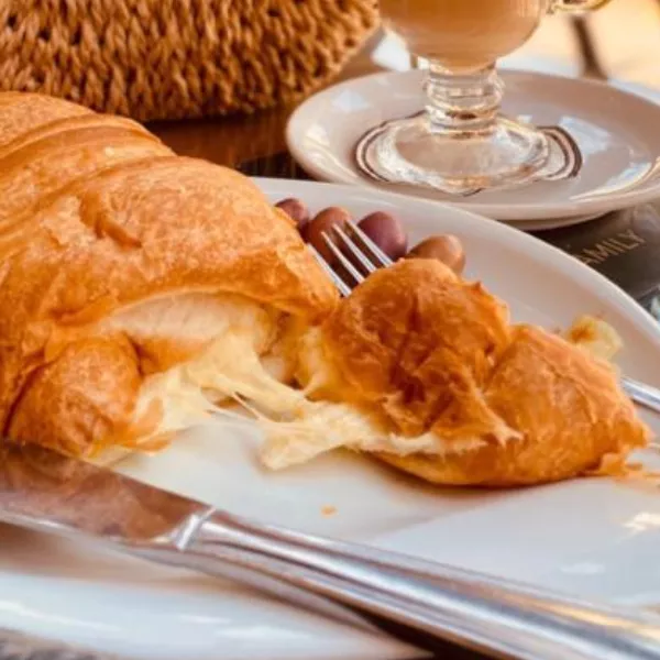 CROISSANT كرواسون ميكس جبن