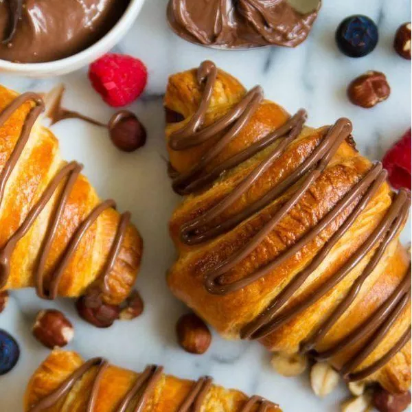 CROISSANT كرواسون شيكولاتة فراولة