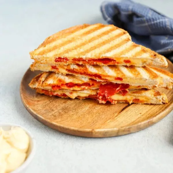 TOAST توست رومى بسطرمة