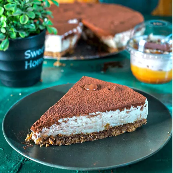CAKE DESSERTS تيراميسو